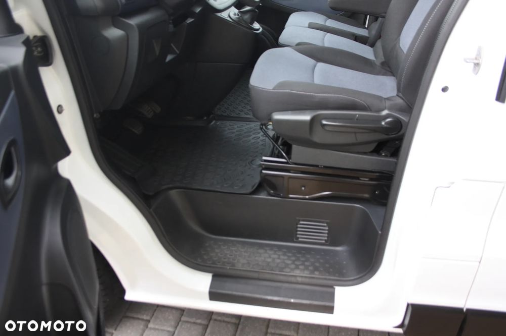 Opel Vivaro - 15