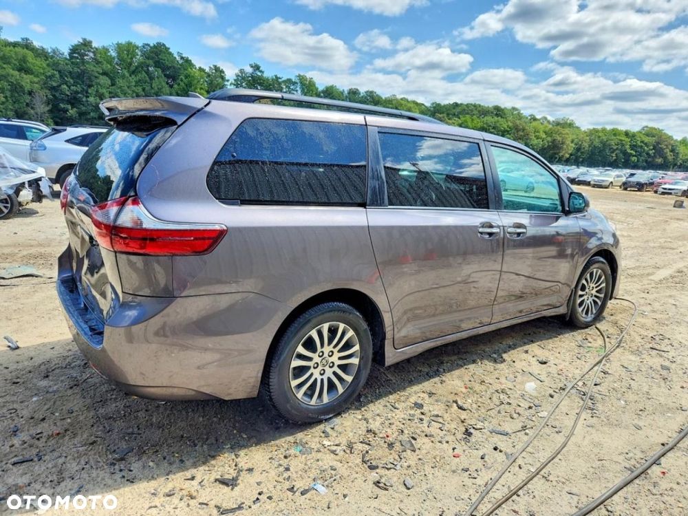Toyota Sienna - 2