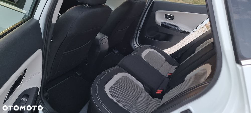 Kia Ceed 1.6 GDI Dream Team Edition - 23