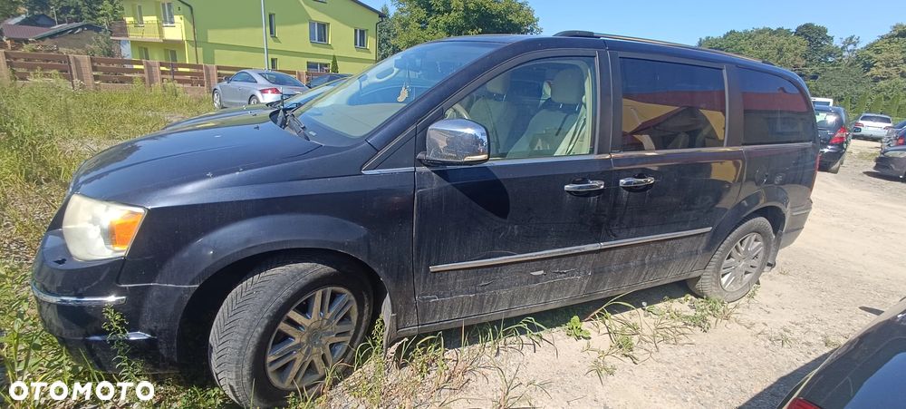 Chrysler Town & Country - 6