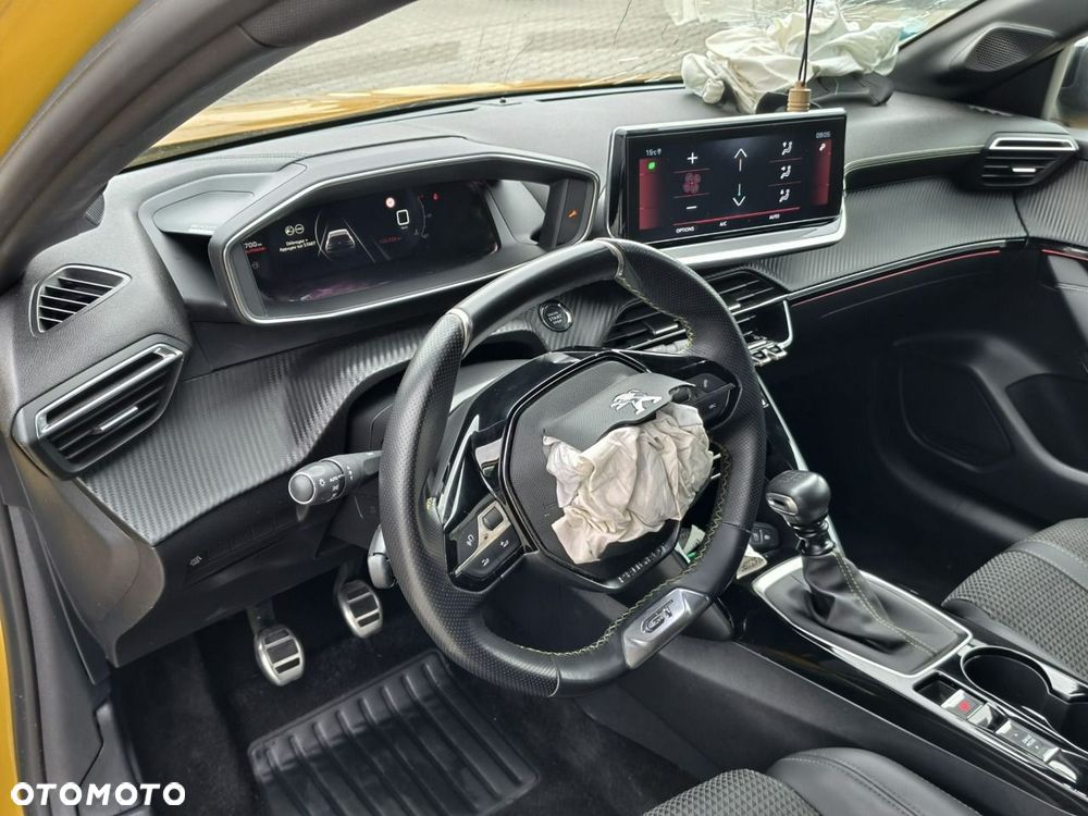Peugeot 208 - 10