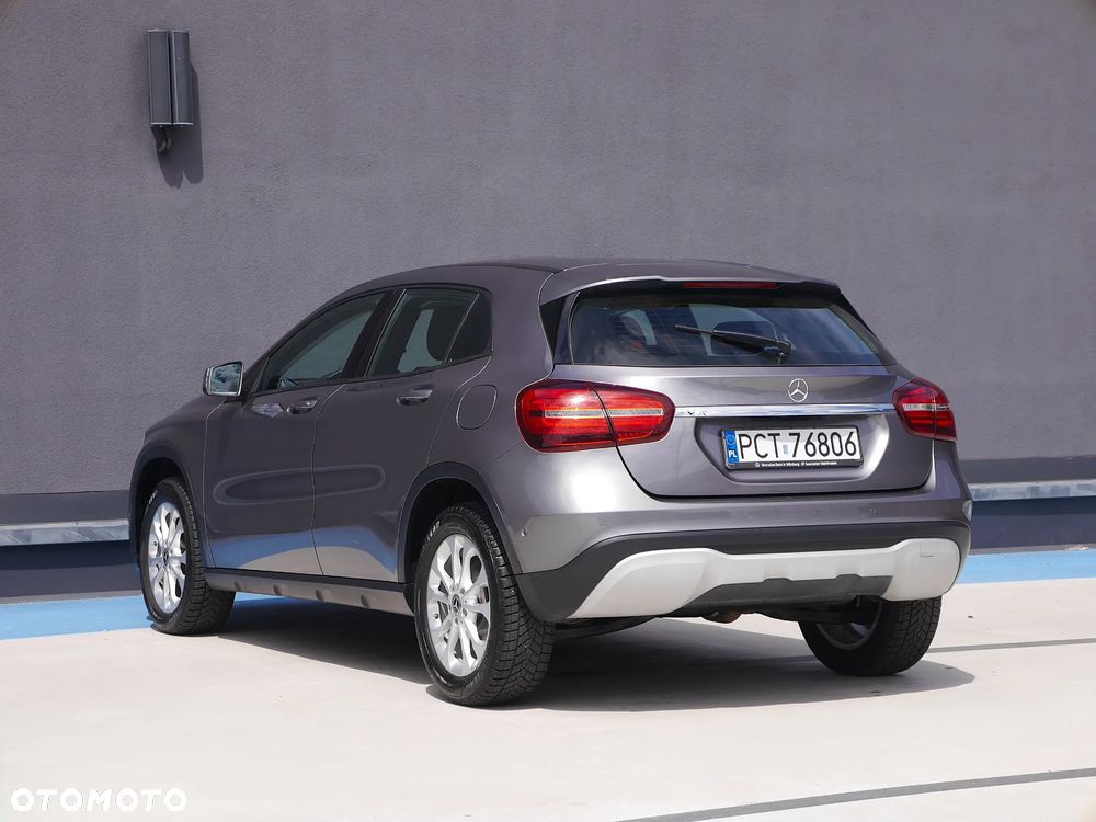 Mercedes-Benz GLA 180 7G-DCT - 5