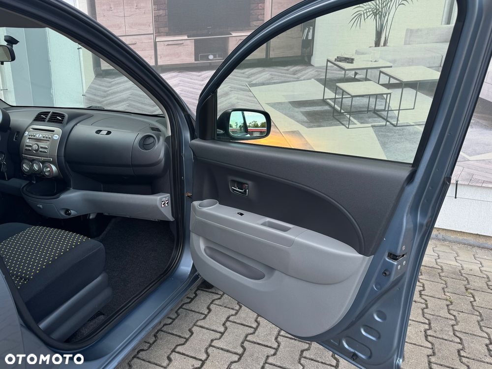 Daihatsu Sirion - 17