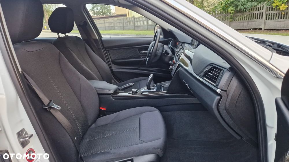 BMW Seria 3 320d Touring xDrive Sport-Aut Luxury Line - 11