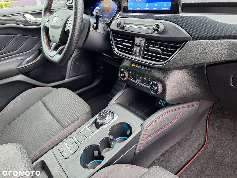 Ford Focus 1.5 EcoBoost ST-Line X - 26