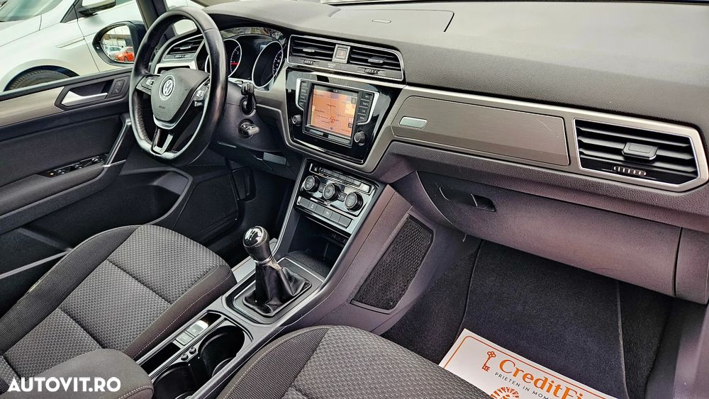 Volkswagen Touran - 15