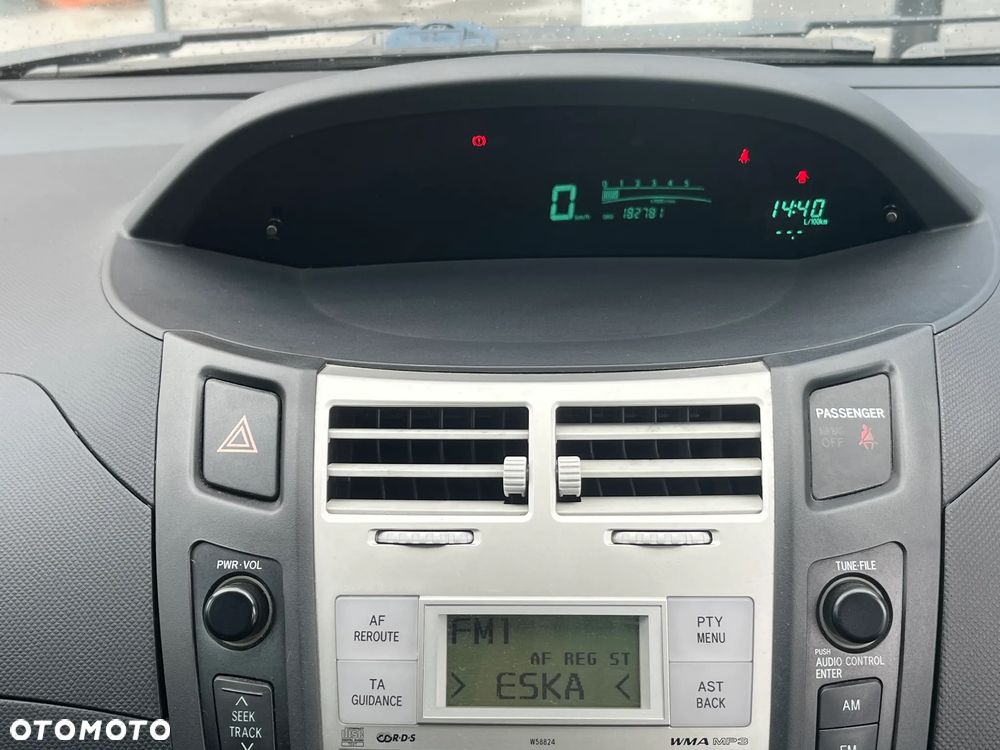 Toyota Yaris 1.0 Terra A/C - 12