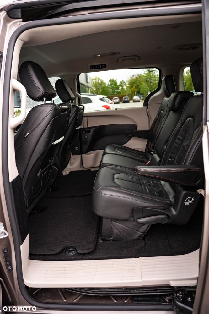 Chrysler Pacifica - 20
