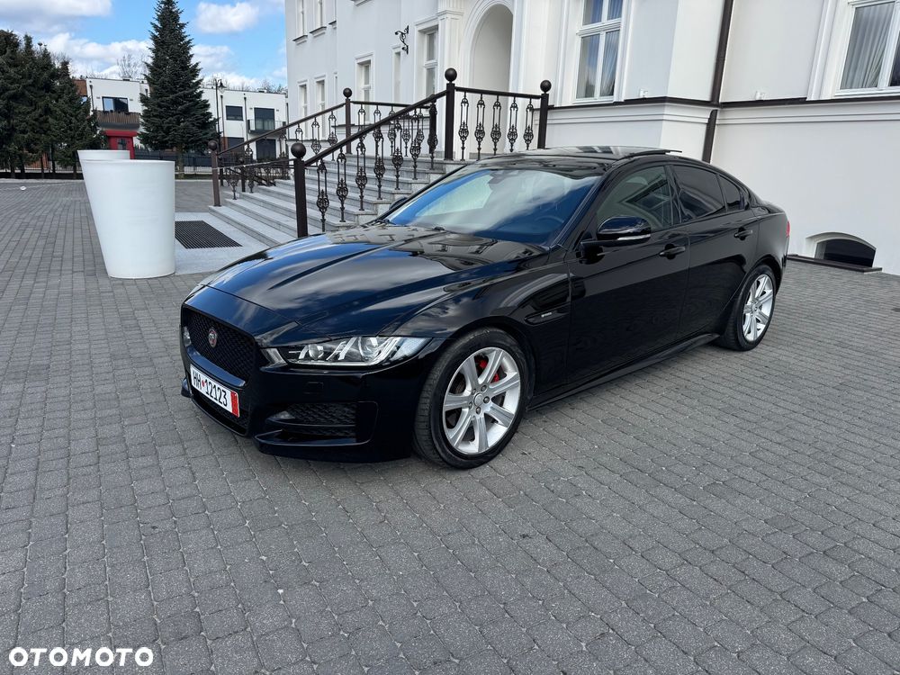 Jaguar XE D180 R-Dynamic S - 1