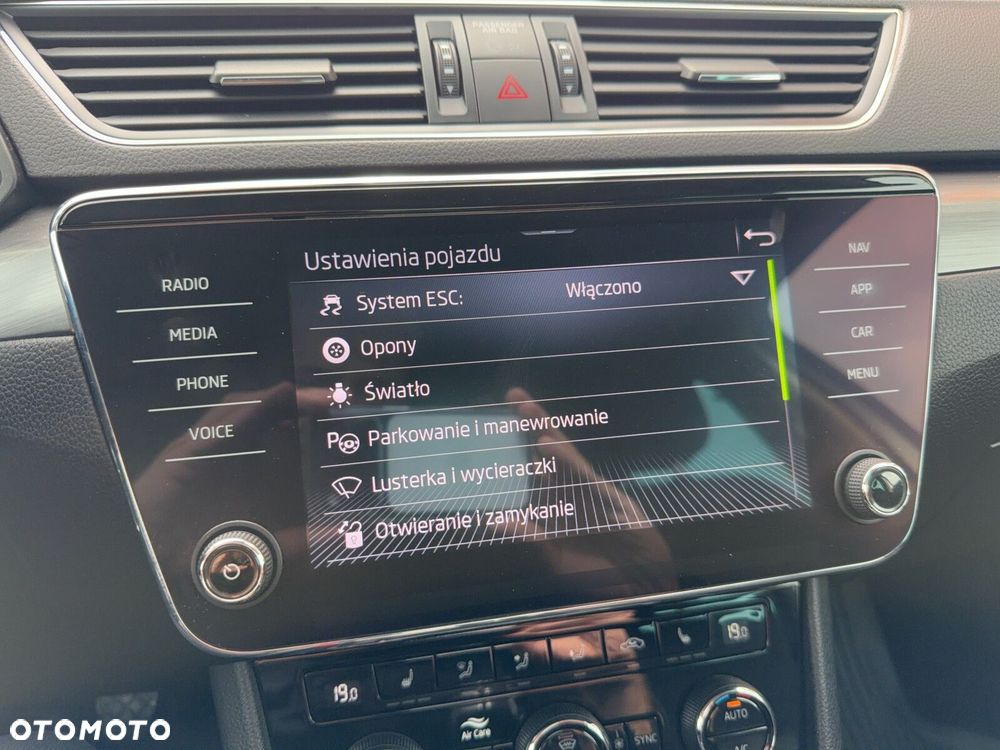 Skoda Superb 2.0 TDI SCR Ambition - 28
