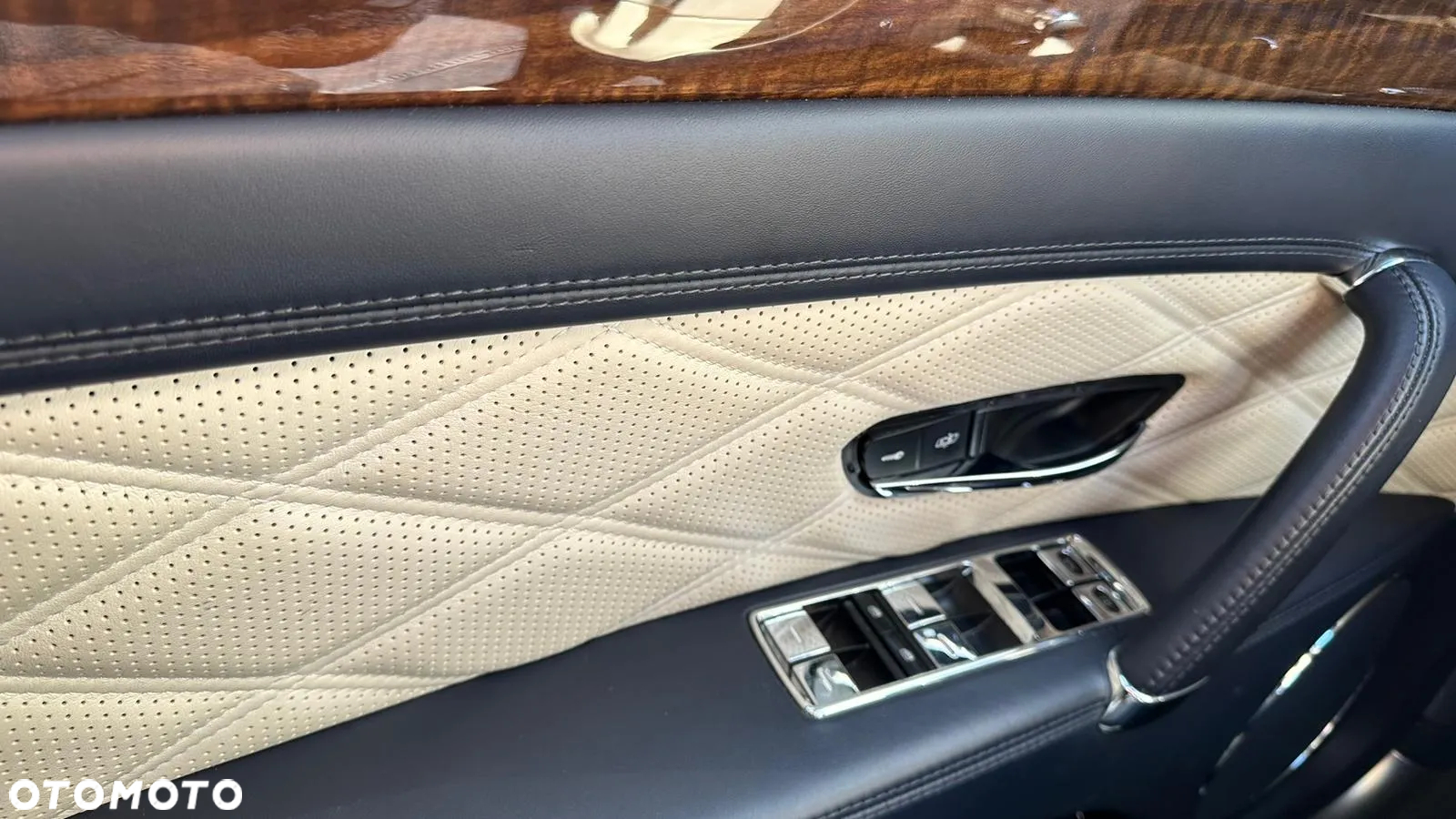 Bentley Flying Spur V8 - 27
