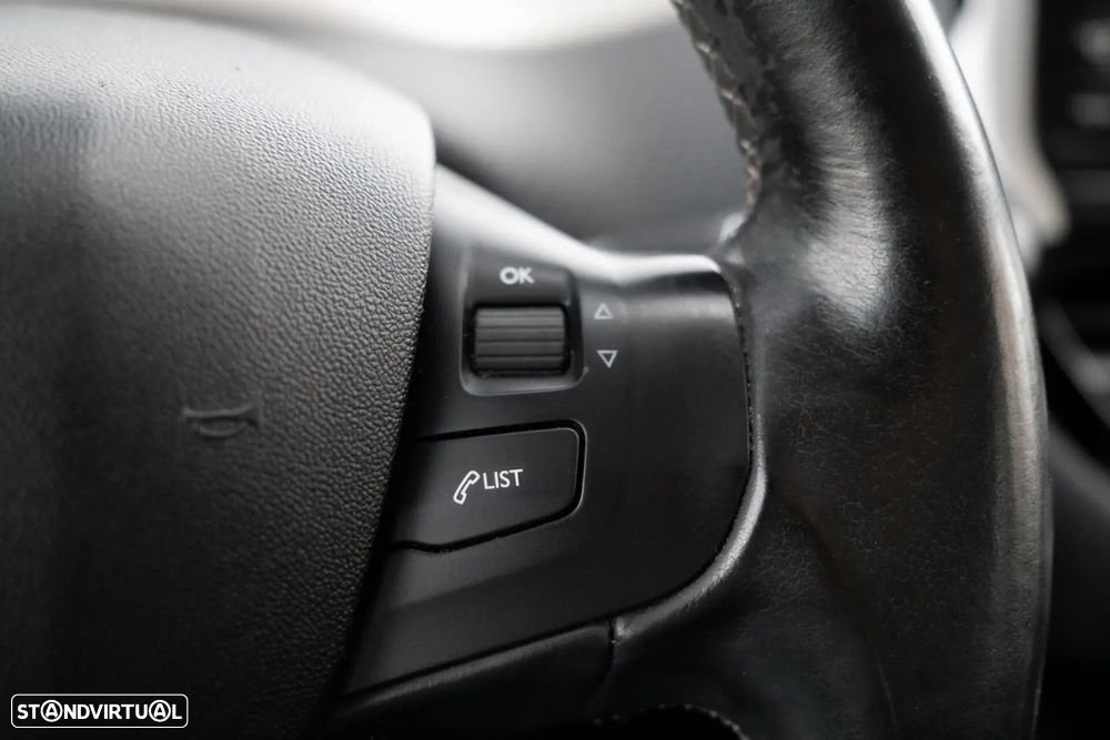 Peugeot 2008 1.2 VTi Allure - 25