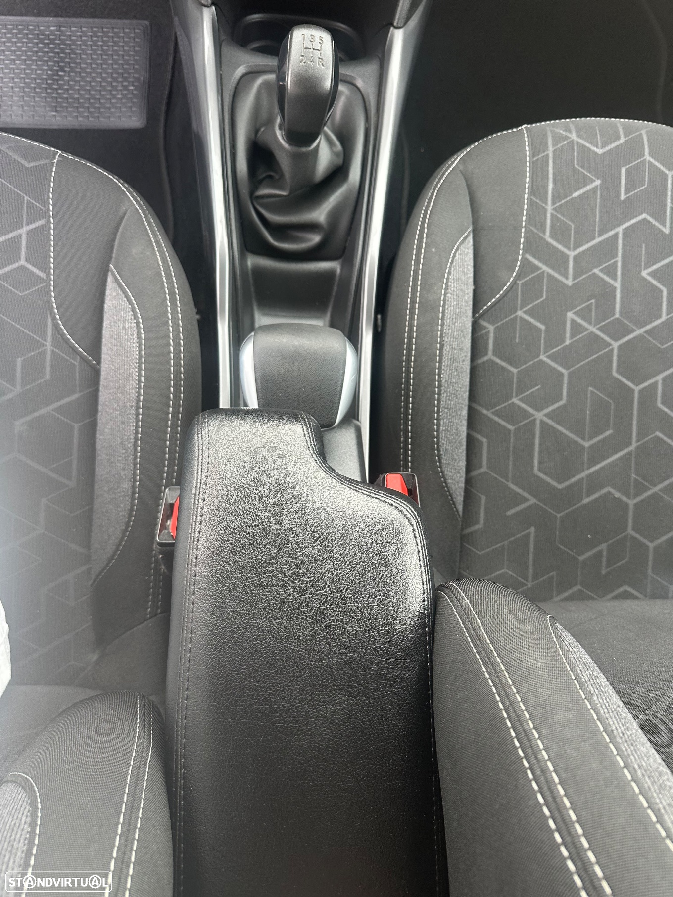 Peugeot 2008 1.2 PureTech Active - 17