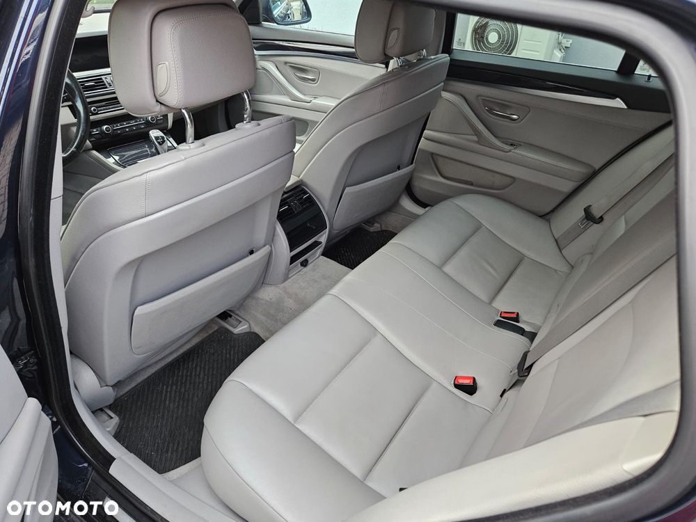 BMW Seria 5 530d xDrive - 7