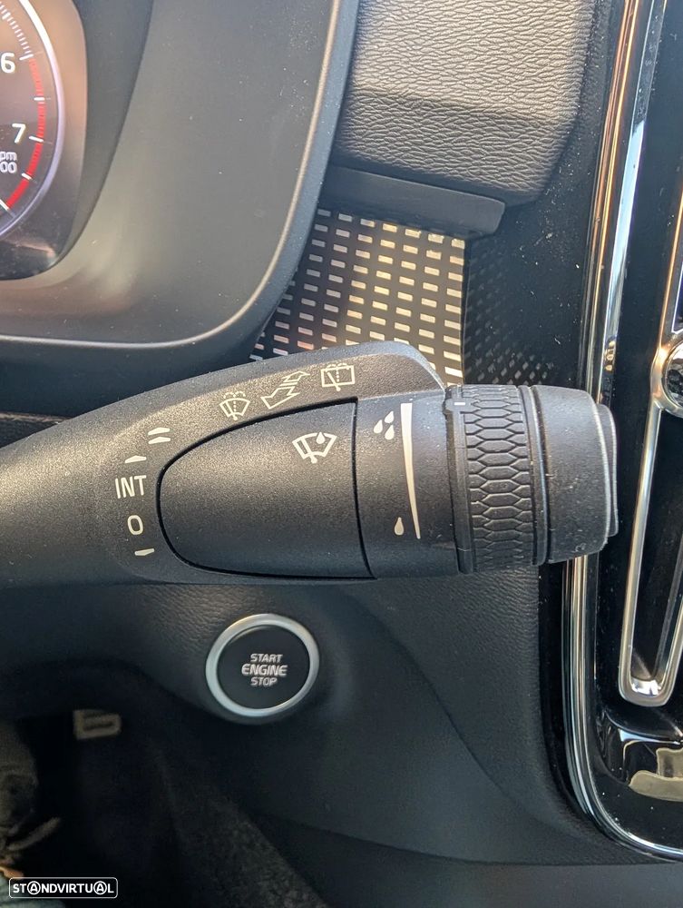 Volvo XC 40 1.5 T2 R-Design Geartronic - 24