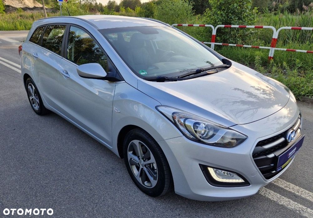 Hyundai i30 blue Kombi 1.6 GDi YES Silver - 11
