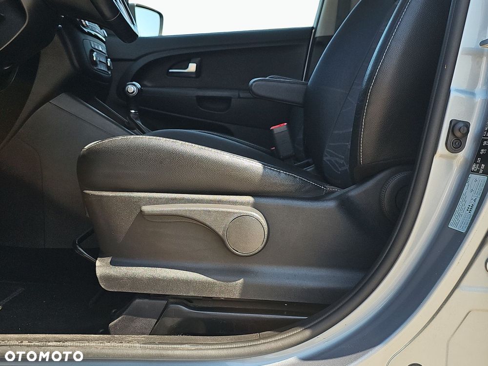 Kia Venga 1.6 L - 24
