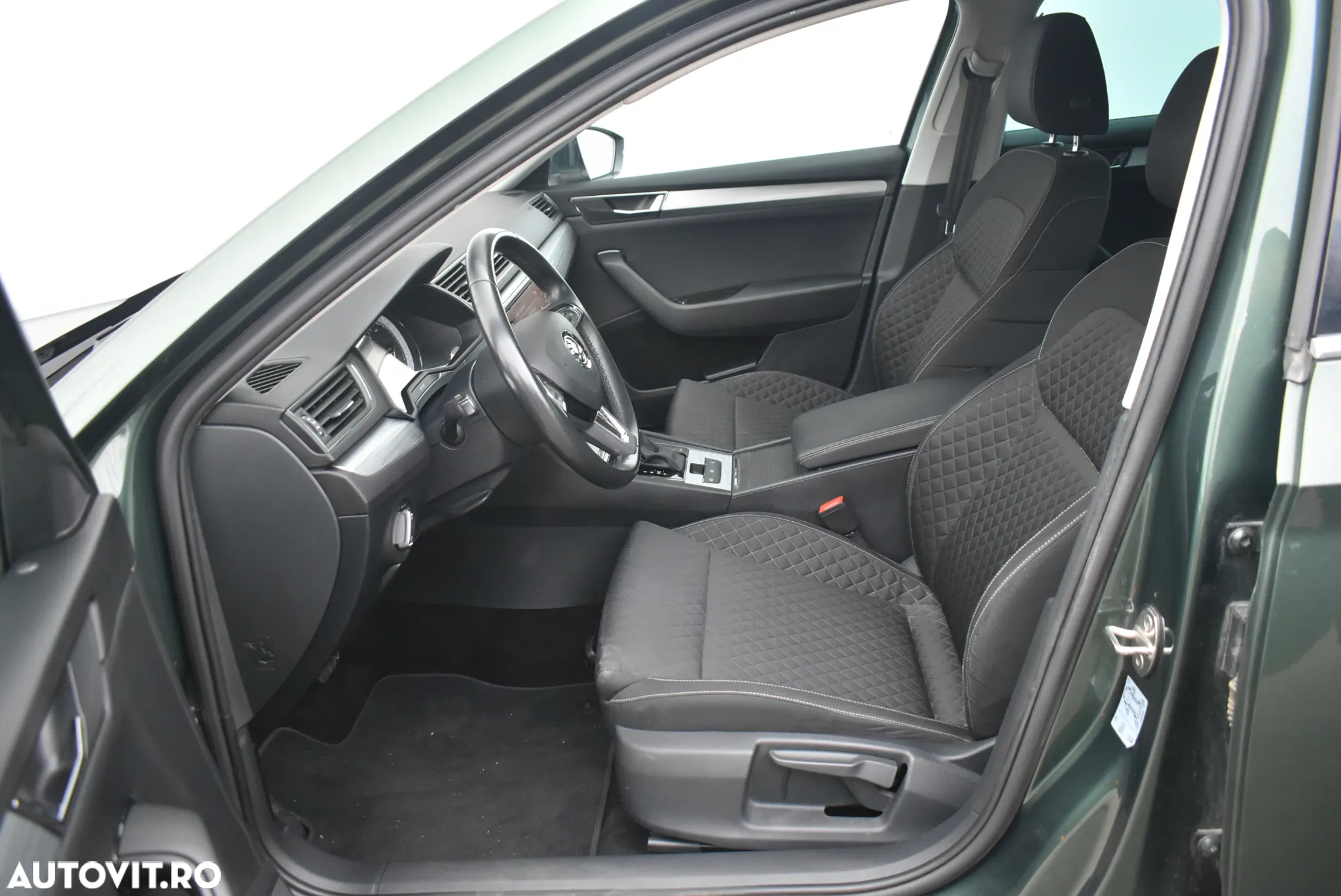 Skoda Superb 2.0 TDI DSG Ambition - 8