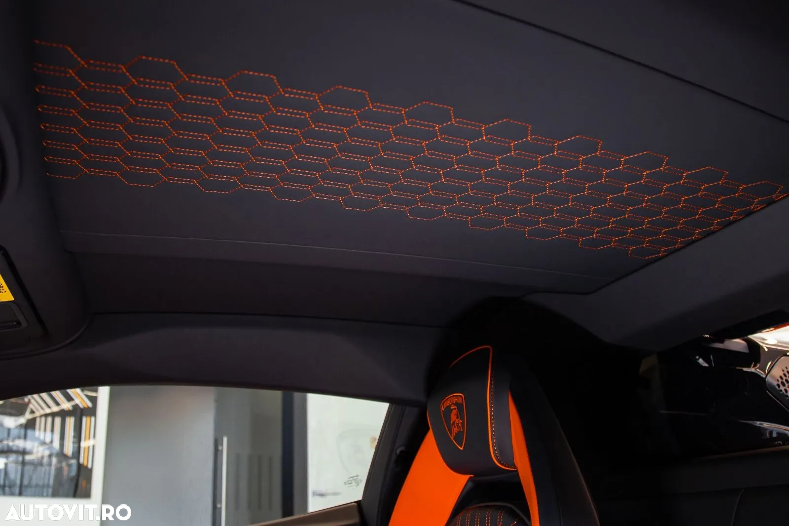 Lamborghini Revuelto - 15