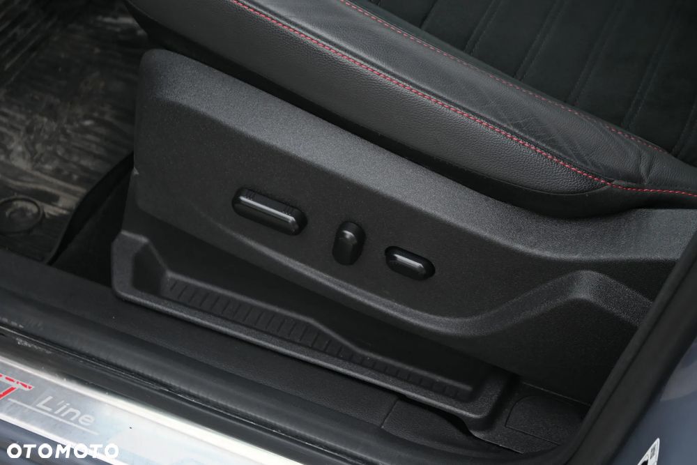 Ford Kuga 2.0 TDCi 4x4 ST-Line - 33