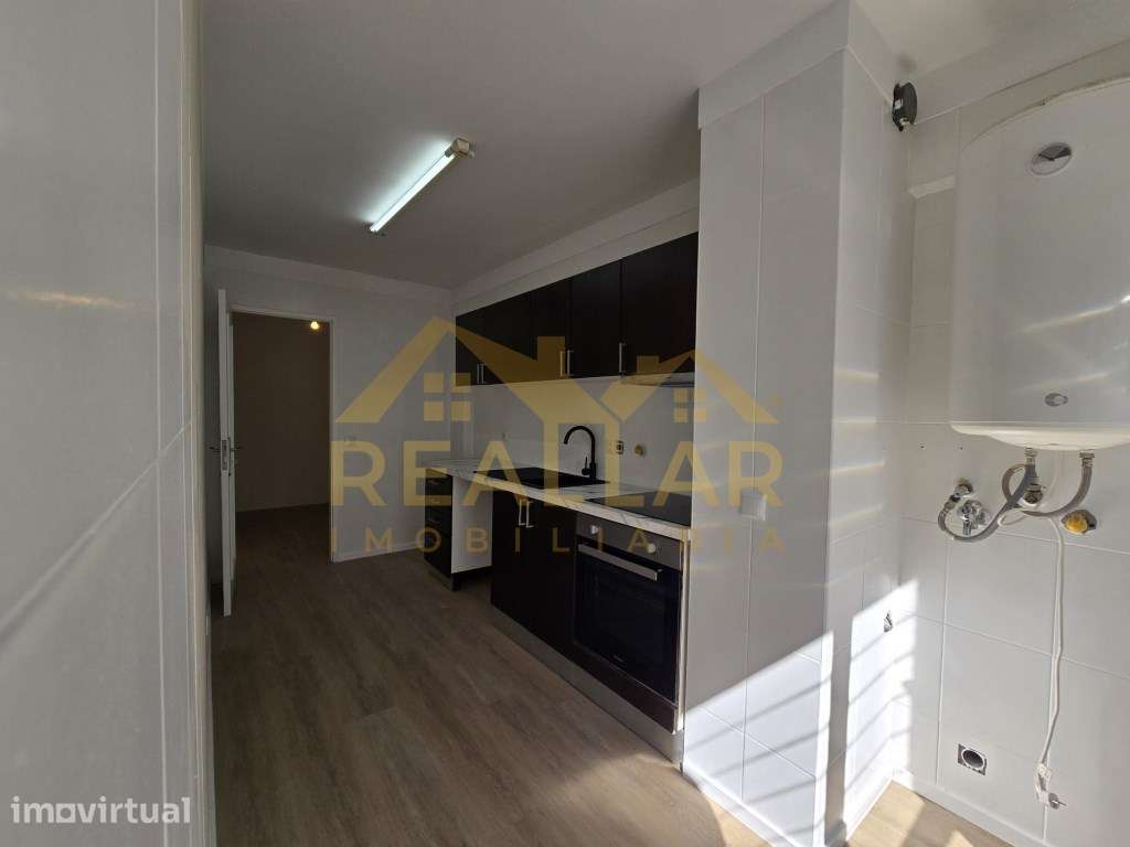 Apartamento T3 remodelado, com varanda e garagem, em Baguim do Monte - Grande imagem: 5/28