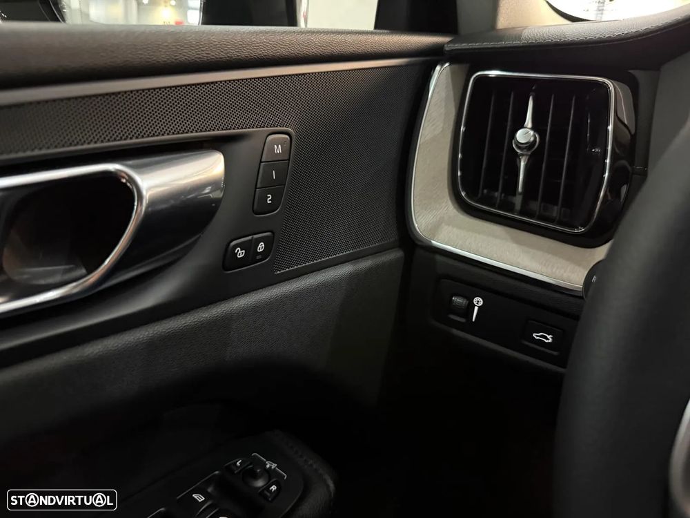 Volvo XC 60 2.0 D4 Inscription AWD Geartronic - 29