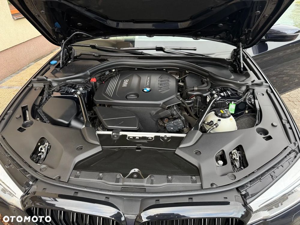 BMW Seria 5 520d xDrive - 4