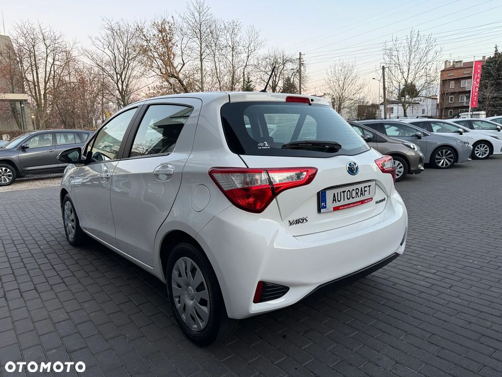 Toyota Yaris Hybrid 100 Active - 21