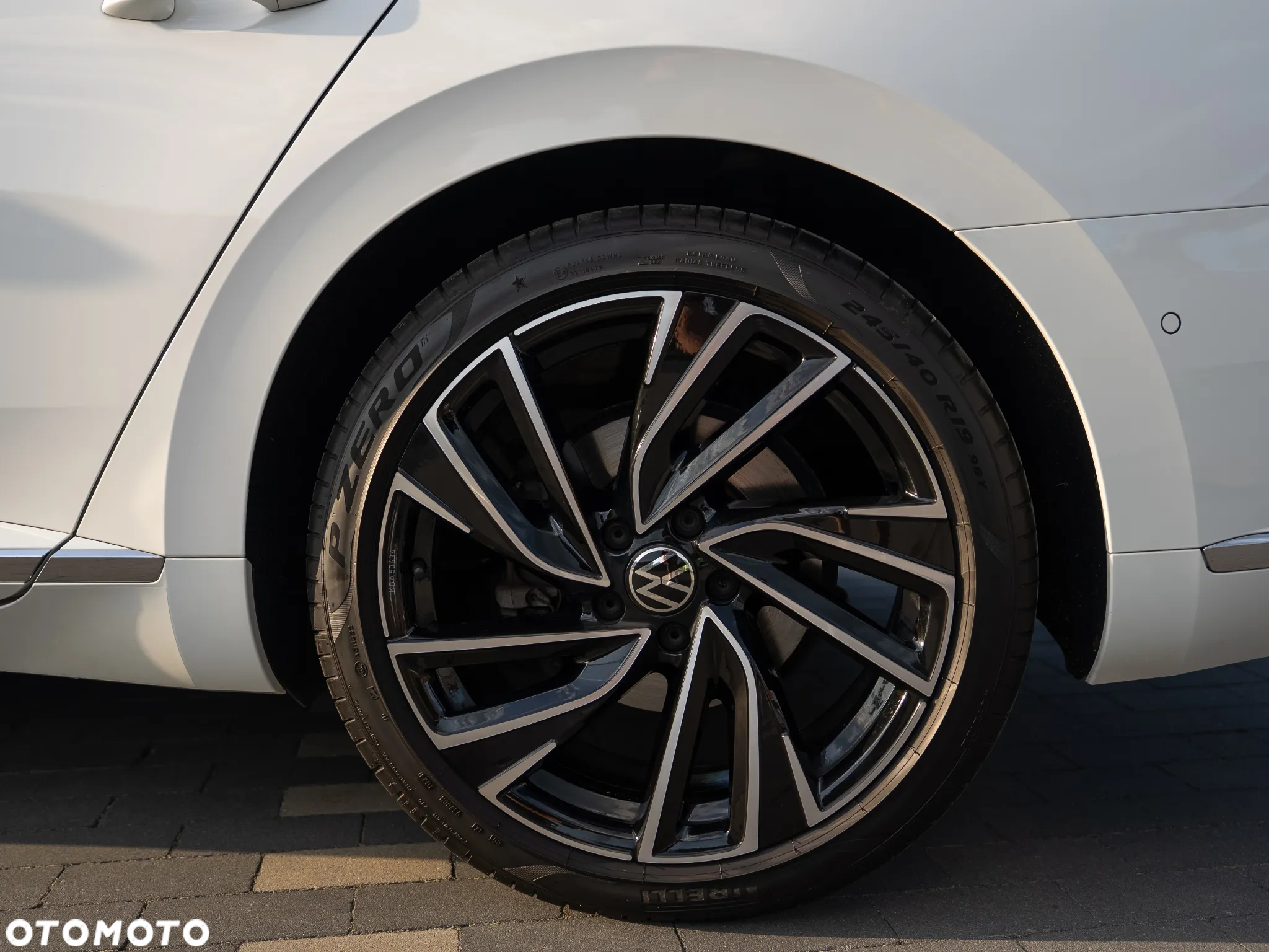 Volkswagen Arteon 2.0 TDI SCR R-Line DSG - 10