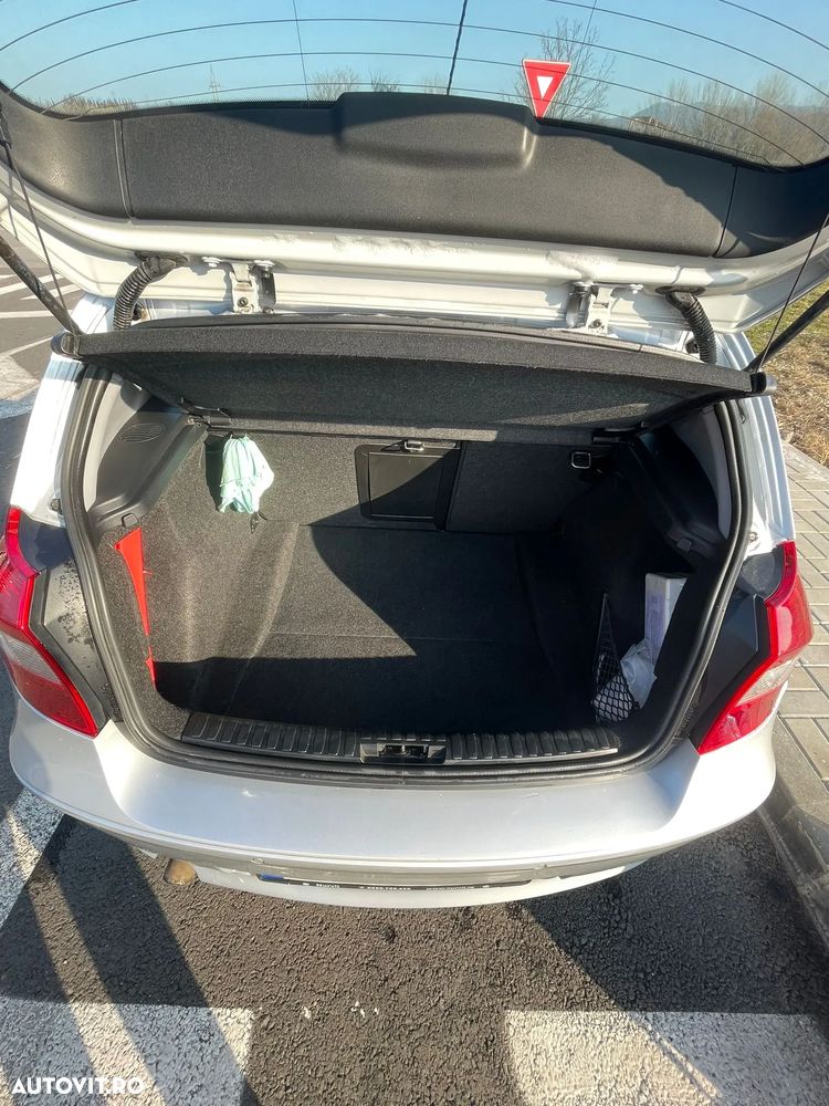 BMW Seria 1 120i - 6