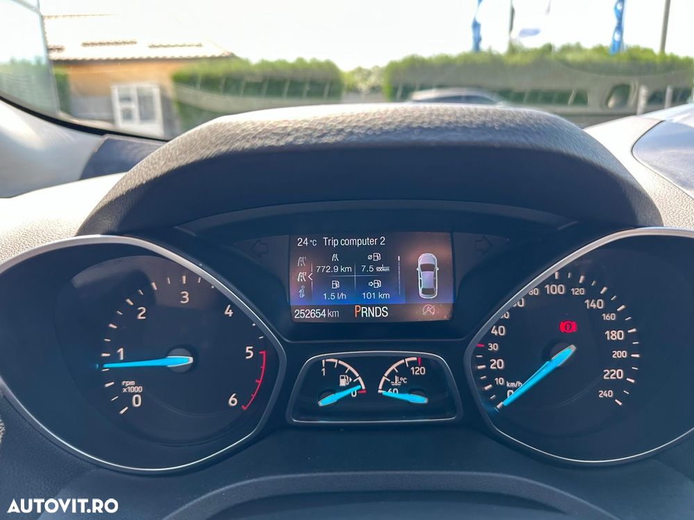 Ford Kuga 2.0 TDCi 4WD Powershift Titanium - 6