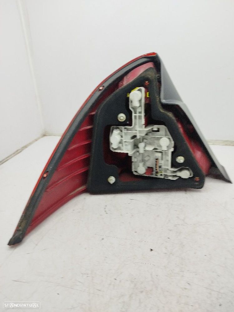 Farolim Stop Dto Ford Mondeo Iii Três Volumes (B4y) - 1