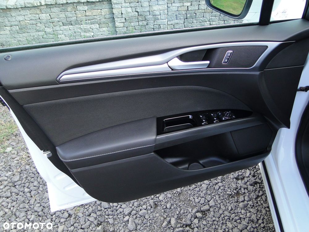 Ford Mondeo 2.0 TDCi Titanium PowerShift - 26