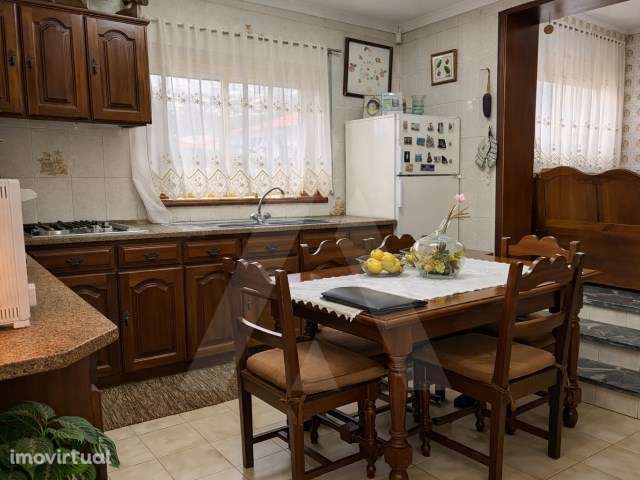 Moradia T3 na Branca com jardim excecional com grande potencial - Grande imagem: 4/17