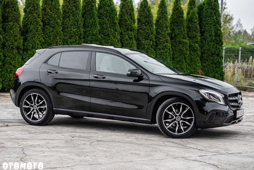 Mercedes-Benz GLA 200 7G-DCT AMG Line - 3