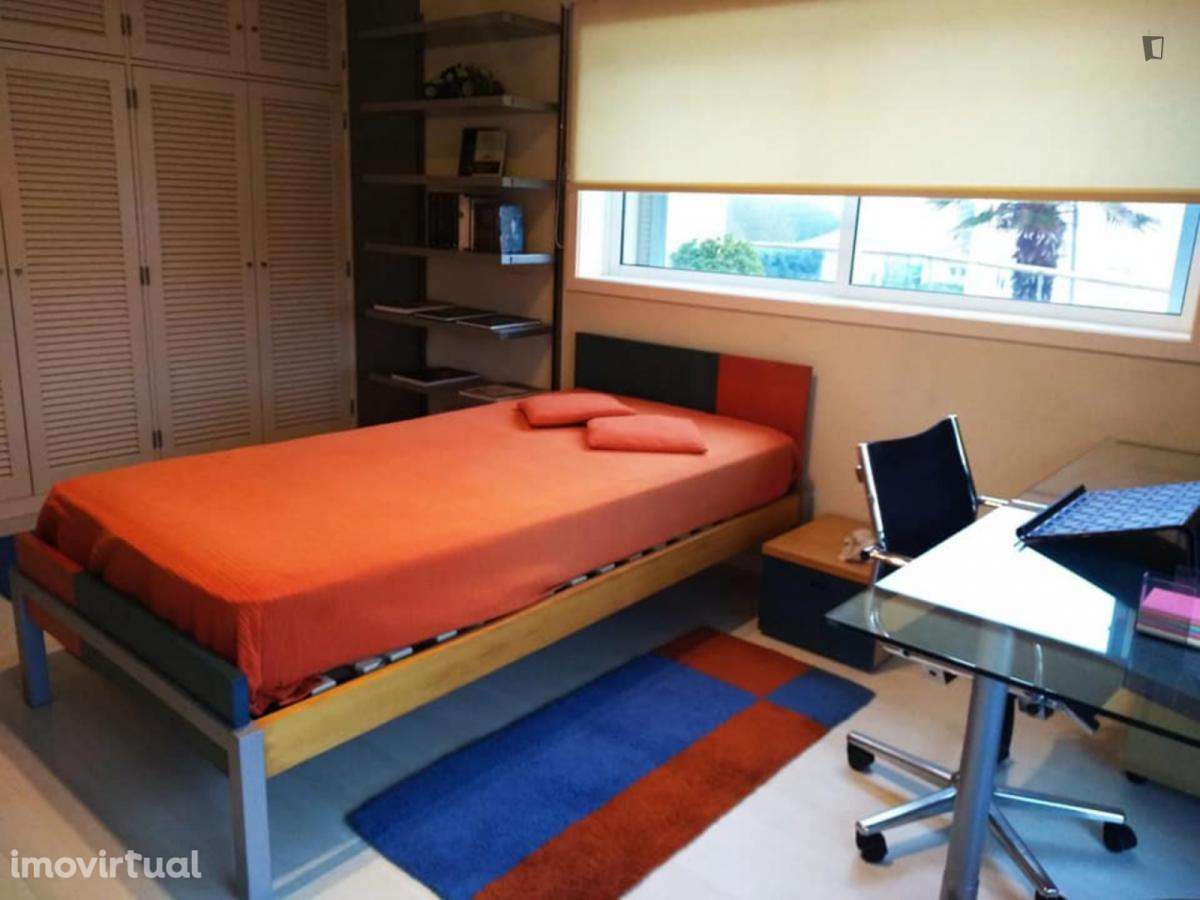 Quarto - localizado em Vila nova de gaia - Grande imagem: 4/13