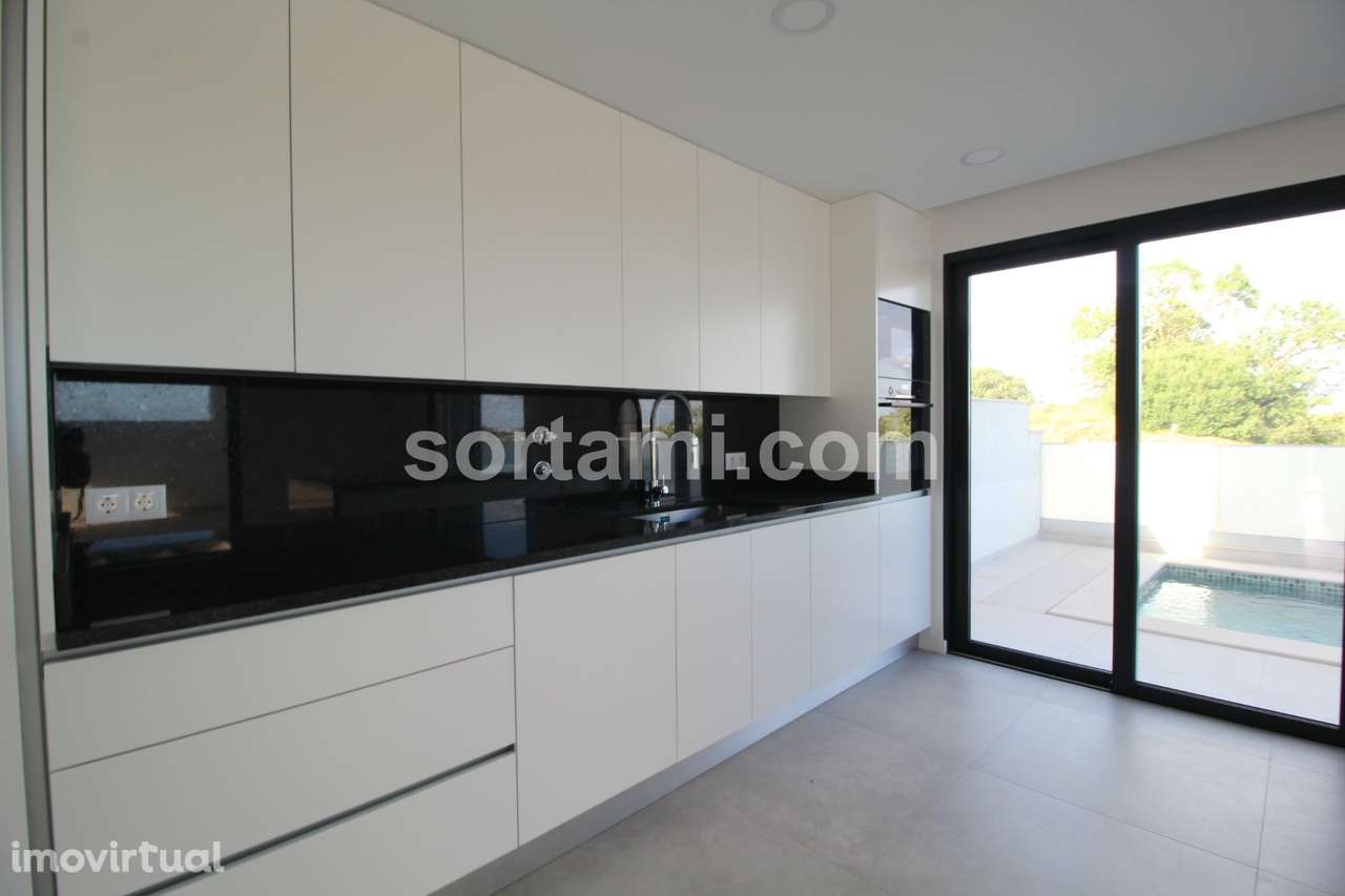 Moradia Geminada T3+1 Venda em Mexilhoeira Grande,Portimão - Grande imagem: 3/51