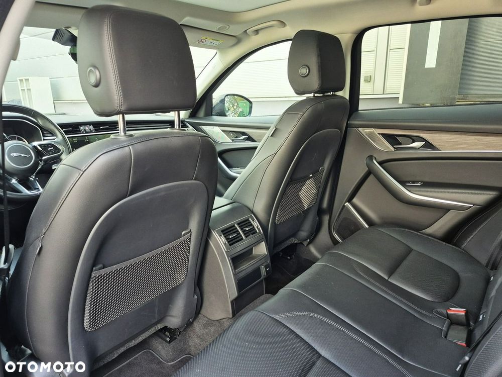 Jaguar F-Pace P250 AWD SE - 25