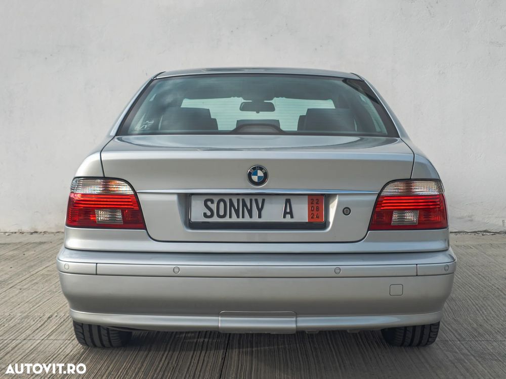 BMW Seria 5 520iA - 6