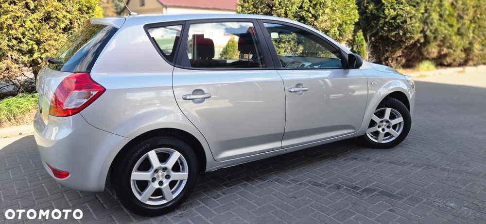 Kia Ceed 1.4 CVVT Dream-Team Edition - 15