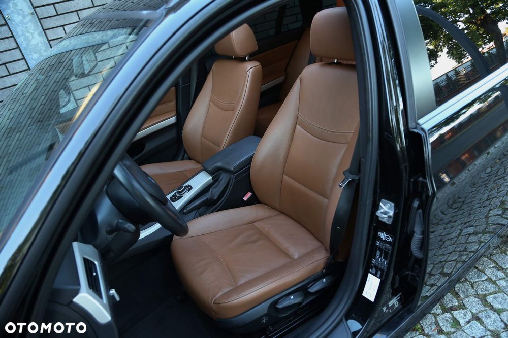 BMW Seria 3 318d DPF Touring - 14