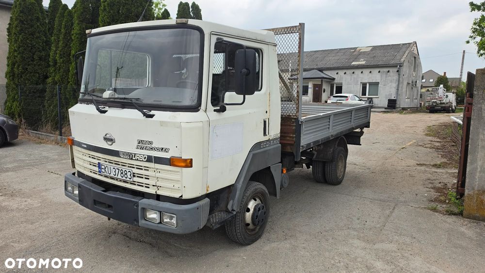 Nissan L35 - 1