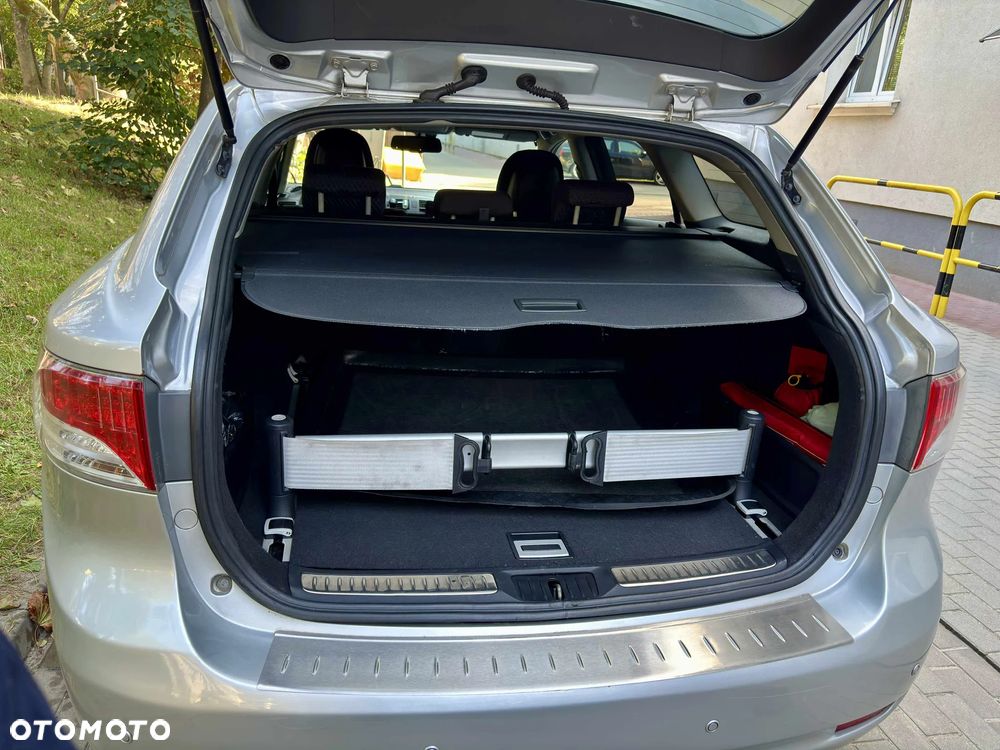 Toyota Avensis 2.0 Sol - 5