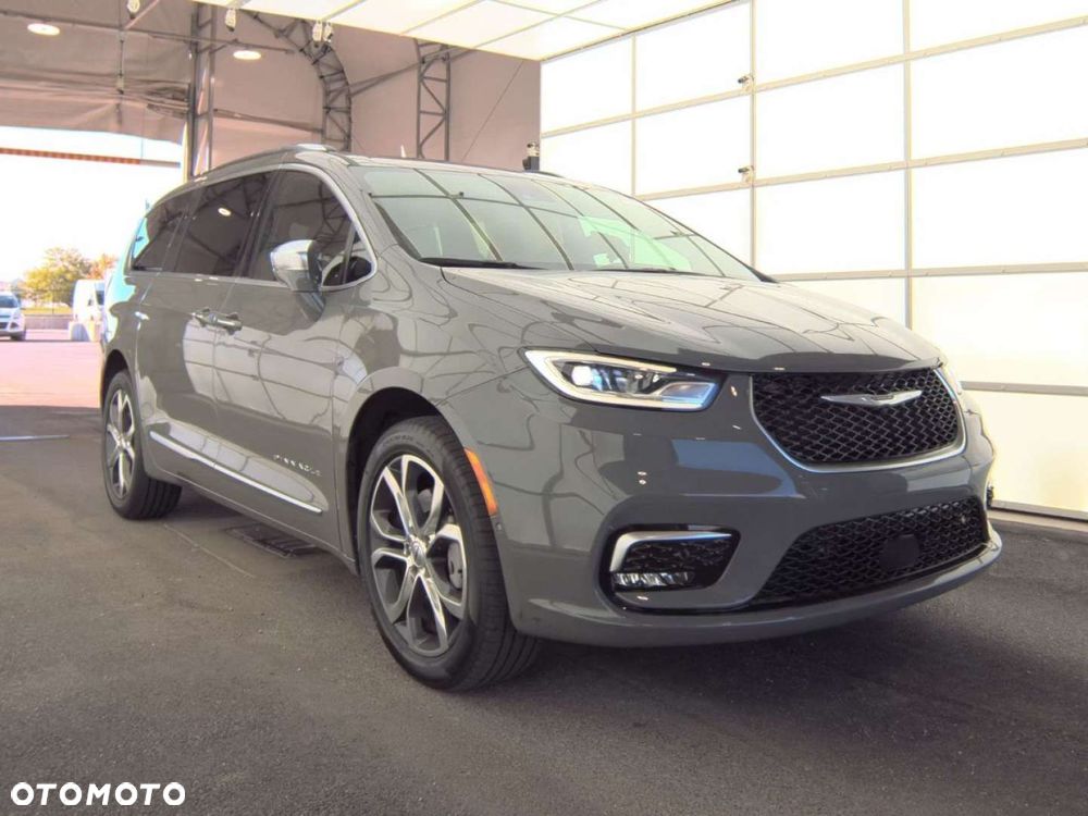 Chrysler Pacifica - 8
