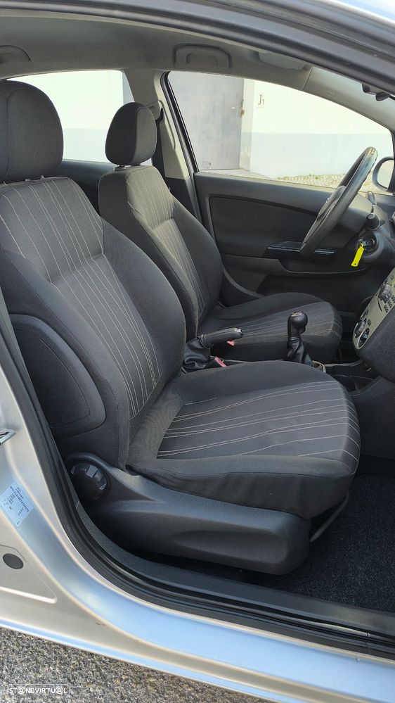Opel Corsa 1.2 Cosmo - 44