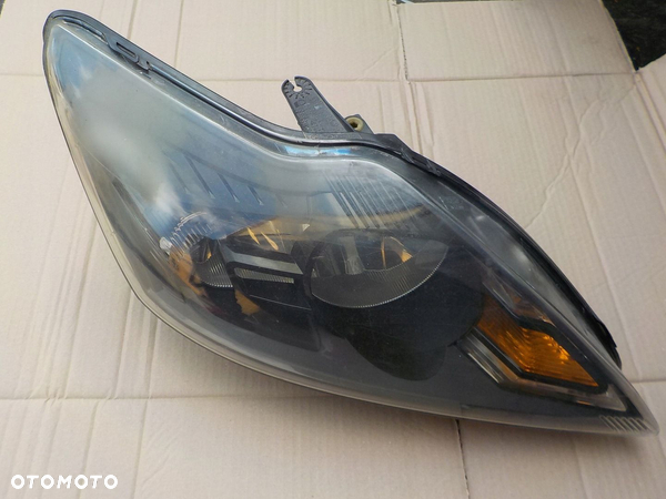 lampa prawy przód ford focus mk2 LIFT EUROPA 8M51-13W029-CF