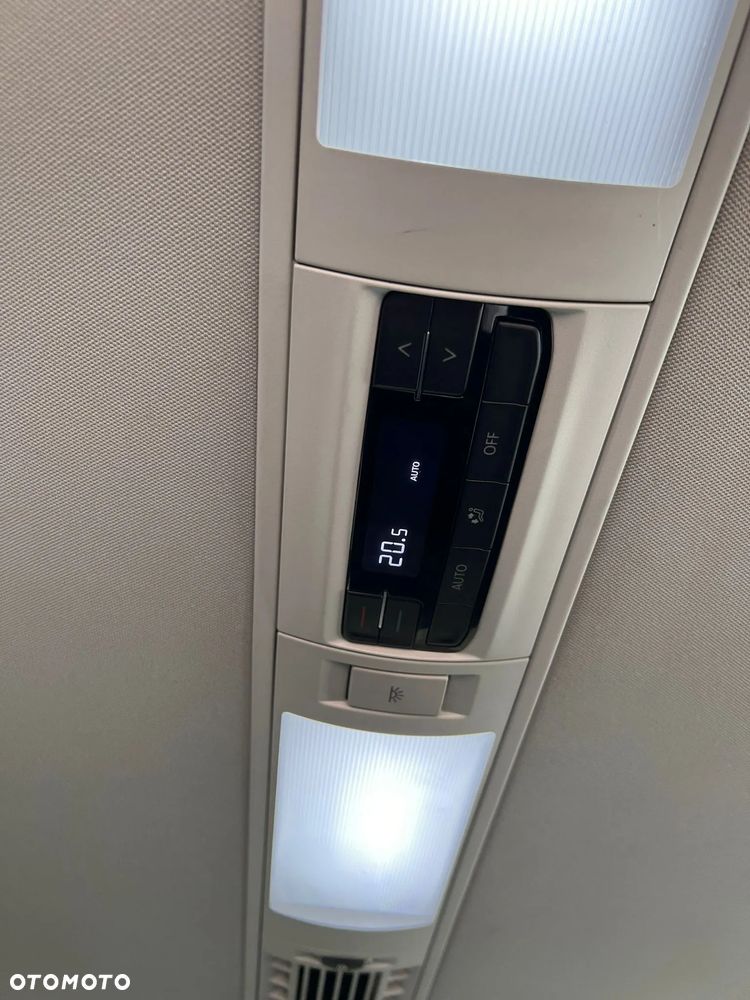 Volkswagen Caravelle 2.0 TDI L2 Comfortline DSG - 10