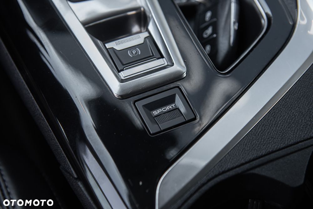 Peugeot 5008 1.6 THP Allure S&S EAT6 - 31