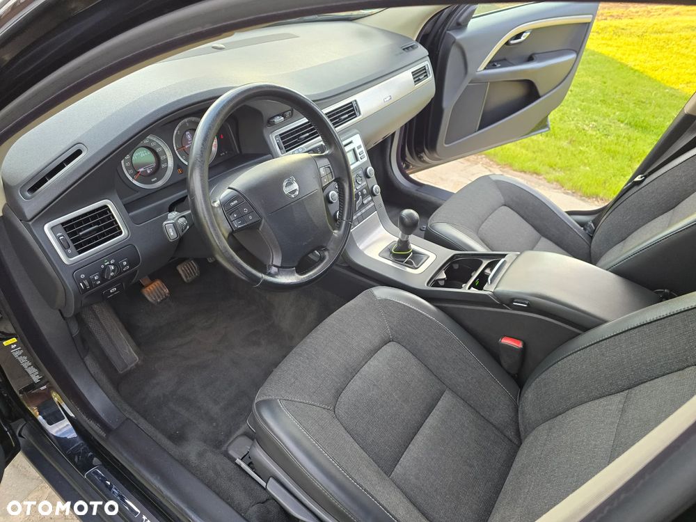 Volvo XC 70 D5 AWD Kinetic - 28