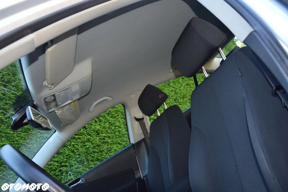 Volkswagen Passat 1.6 Trendline - 11